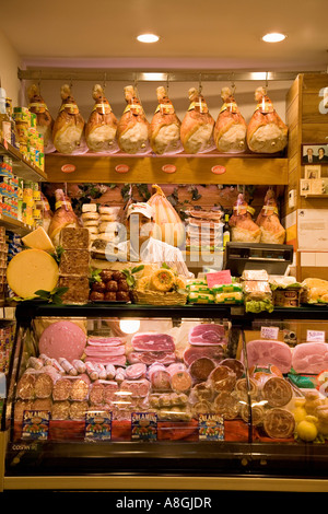 Charcuterie du marché Vucciria Palerme Sicile Italie Banque D'Images