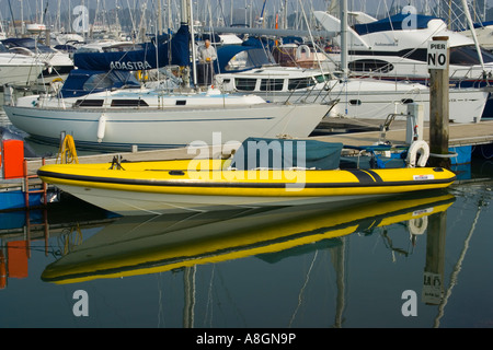 Bateau de plaisance d'offres à Lymington, Hampshire, Royaume-Uni. Banque D'Images