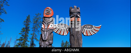 Le Parc National de Jasper Alberta Canada First Nations art tribal en bois sculpté Totem Rocheuses Banque D'Images
