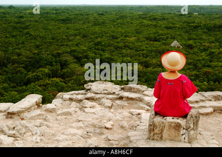 Le Mexique, Yucatan, Coba, El Castillo, la méditation Banque D'Images