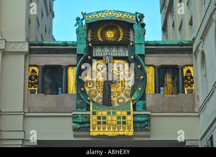 Ankeruhr le soi-disant d'horloge dans Hohermarkt square à Vienne Autriche UE Banque D'Images