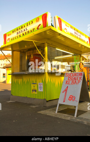 Fast food stand au marché Brunnenmarkt Josefstadt à Vienne Autriche UE Banque D'Images