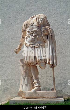 Statue romaine en costume de gladiateur en exposition Musée régional d'Antalya Antalya Turquie Banque D'Images