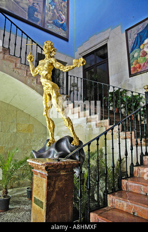 Sculpture de Salvador Dali dans l'escalier de l'entrée de l'hôtel de ville, mairie, Alicante, Espagne Banque D'Images