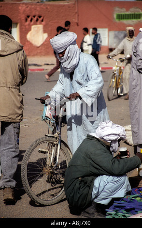 Scène de marché à Tamanrasset, dans le sud de l'Algérie 2000 Banque D'Images