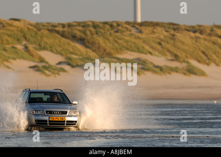 Audi S4 V6 biturbo voiture wagon 2000 moteur 2001 Allemagne en pleine action sur la plage A4 Trimestre frein accélération Banque D'Images