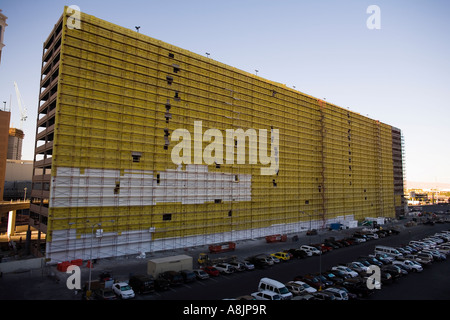 Un échafaudage sur un grand parking couvert en construction à Las Vegas au Nevada Banque D'Images