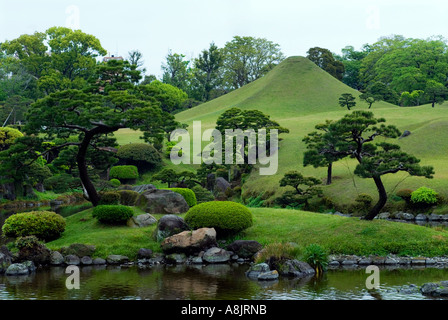 Suizenji célèbre jardin à Kumamoto Japon Kyushu avec le Mont Fuji hill Banque D'Images