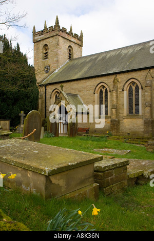 Vue sur St James Church à Taxal près de Whaley Bridge dans le Derbyshire Banque D'Images