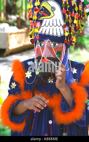 Costume de cérémonie aztèque l'âge de 28 ans. Le Cinco de Mayo Festival St Paul Minnesota USA Banque D'Images