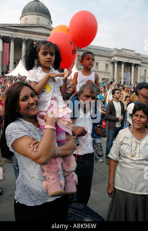 Célébration de la fête hindoue de Vaisakhi à Trafalgar Square le 6 mai 2007. Banque D'Images