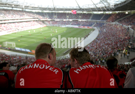 Hannover 96 fans de football, à l'AWD-Arena, Hanovre, Basse-Saxe, Allemagne. Banque D'Images