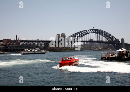 Catamaran de croisière Harbour Bridge et Oz Saute-bateau en Nouvelle Galles du Sud Sydney NSW Australie Banque D'Images