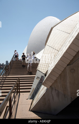 Opera House résumé détails de toiture avec des gens et en Nouvelle Galles du Sud Sydney NSW Australie Banque D'Images