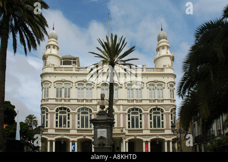 Le « Gabinete Literario », ou bâtiment du Cabinet littéraire situé sur la Plaza de Cairasky Las Palmas, dans l'île de Gran Canaria, l'une des îles Canaries d'Espagne Banque D'Images