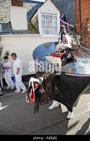 L'Oss à l'Obby Oss Cornwall Padstow Célébrations Mayday Grande-bretagne angleterre Europe Banque D'Images