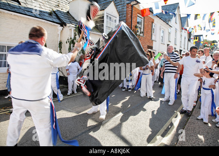 Le taquiner à l'Oss Obby Oss Cornwall Padstow Célébrations Mayday Grande-bretagne angleterre Europe Banque D'Images