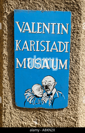 Signe de la Karl Valentin et Lisl Karlstadt Museum à l'Isartor, Munich, Bavière, Allemagne Banque D'Images