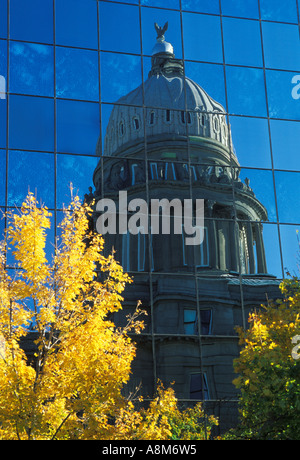 USA IDAHO BOISE Idaho State Capitol se reflétant dans la salle des miroirs Banque D'Images