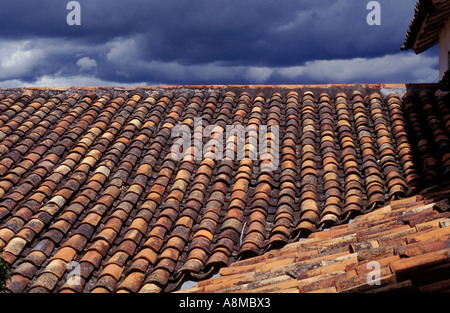 Toit de la Museo Municipal de Arte Moderno dans la ville de Cuenca en Equateur Banque D'Images