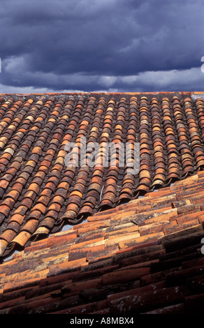 Toit de la Museo Municipal de Arte Moderno dans la ville de Cuenca en Equateur Banque D'Images