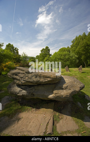 L'Rocking Stone à la Gorsedd Stone Circle dans Pontypridd, Pays de Galles, Royaume-Uni Banque D'Images