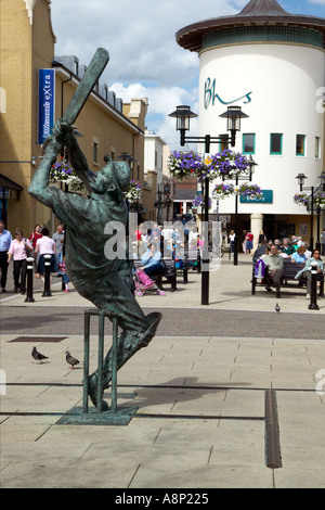 Vue sur le développement commercial pré prieuré à Hastings. Construit sur le site de l'ancien Prieuré Hastings cricket ground Banque D'Images