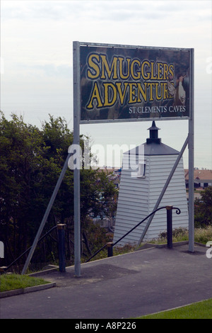 L'entrée de l'aventure les passeurs à l'ouest colline à Hastings East Sussex cette attraction d'animatronic est basé dans des grottes Banque D'Images