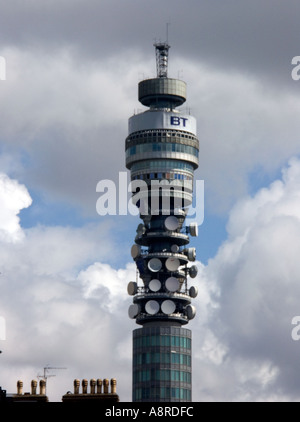 Nuages de tempête de recueillir plus de la BT Tower Post Office, Londres, Angleterre, RU Banque D'Images