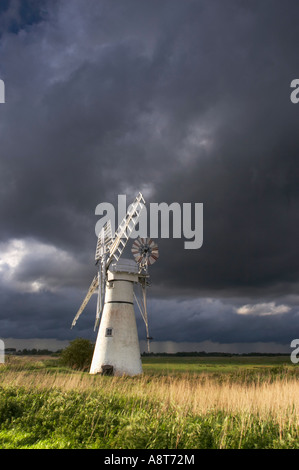 Thurne Moulin Norfolk Broads Storm Banque D'Images