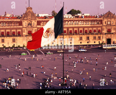 Mexique Mexico City Plaza de la Constitucion Zocalo Palacio Nacional Banque D'Images