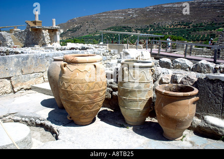 L'huile d'olive Bols Palais Minoen de Knossos Héraklion Crète Grèce Europe Banque D'Images