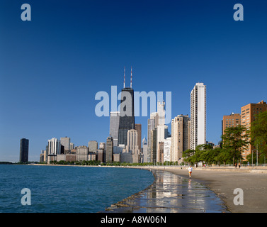 United States of America. Illinois. Chicago. City overview and shore of Lake Michigan. Banque D'Images