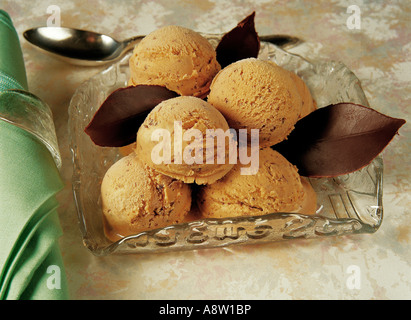 La vie toujours des aliments. Le Dessert. Glace au café et chocolat. Banque D'Images