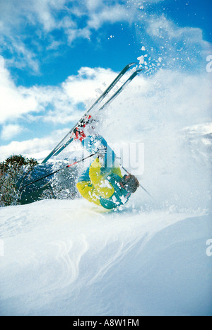 Homme ski de neige. Somersaulting. L'Australie. Banque D'Images