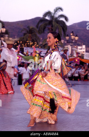 Femme mexicaine, mexicaine, femme, danseuse, danseurs, la danse, les danseurs costumés, ville d'Acapulco, Acapulco, Guerrero, Mexique de l'état Banque D'Images