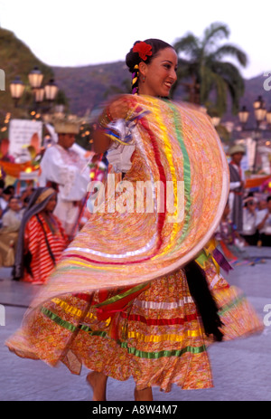 Femme mexicaine, mexicaine, femme, danseuse, danseurs, la danse, les danseurs costumés, ville d'Acapulco, Acapulco, Guerrero, Mexique de l'état Banque D'Images