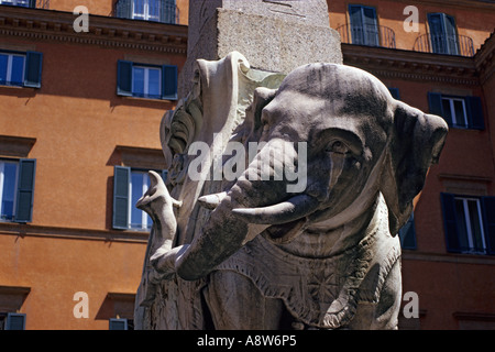 Il Pulcino Della Minerva - Éléphant transportant un Obélisque, Rome (Italie) Banque D'Images