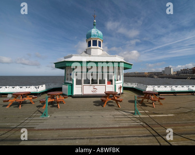 Buvette sur la jetée victorienne au nord de Blackpool. Banque D'Images