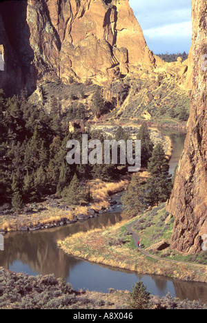 La rivière Crooked Smith Rocks State Park Oregon Banque D'Images