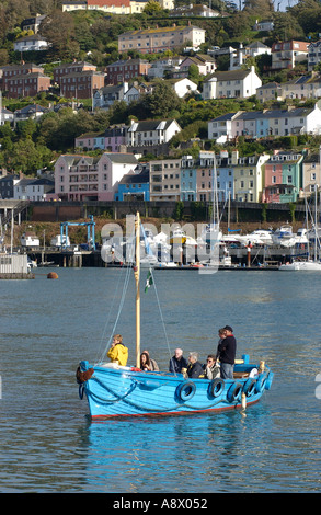 Un bateau traversier de passagers entre plis et Kingswear Dartmouth Devon England UK South Hams Banque D'Images
