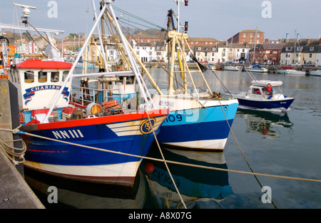 Les bateaux de pêche amarrés sur quai de port de Weymouth Dorset England UK Banque D'Images