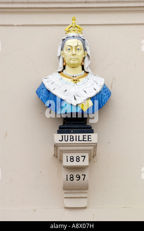 The Fairhaven Hotel avec la reine Victoria Jubilee buste sur facade sur front de mer de Weymouth Dorset England UK Banque D'Images