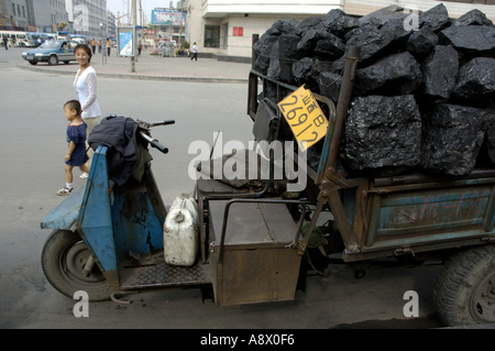 Chine Shanxi Datong un tricycle à moteur pleinement chargés de charbon Banque D'Images