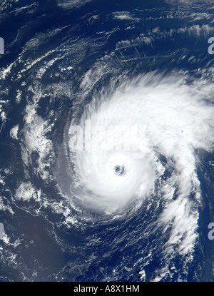 L'ouragan Erin est de Bermudes vue de l'espace Banque D'Images