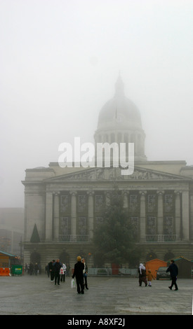 Brouillard dans la place du marché de Nottingham Banque D'Images