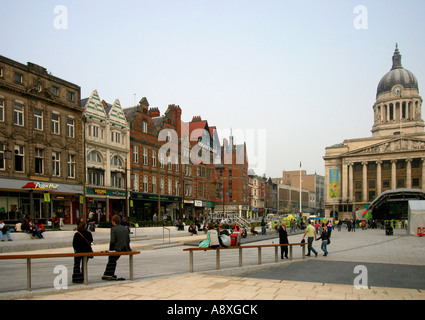 Nottingham's' nouveau mis à Place du marché. La chambre du conseil à droite, près de l'appareil photo est l'eau et de la fontaine salon Banque D'Images