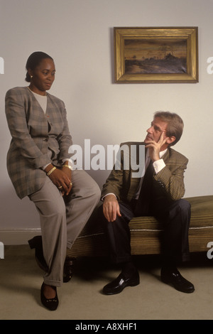 Bernard Kouchner et la chanteuse d'opéra américaine Barbara Hendricks à Oxford 1993 1990s UK HOMER SYKES Banque D'Images