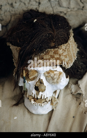 Un Nazcan's Mummy photographié au cimetière de Chauchilla (Pérou). Momie d'un Nazcan photographiée au cimetière de Chauchilla. Banque D'Images