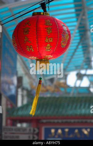 Lanternes rouge décoration de rue pendant le nouvel an chinois Banque D'Images